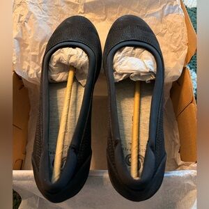 NWT Black Clarks Women's Ayla Low Ballet Flat (6.5 wide)